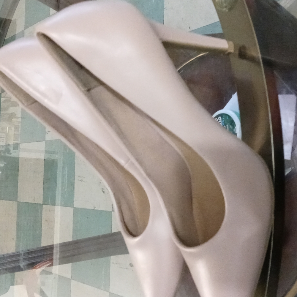 Pumps - Picture 2 of 4